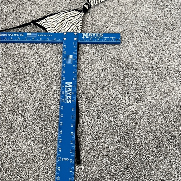 Betsey Johnson Cream & Black Patterned Triangle String Bikini Top - Size D - Picture 4 of 6